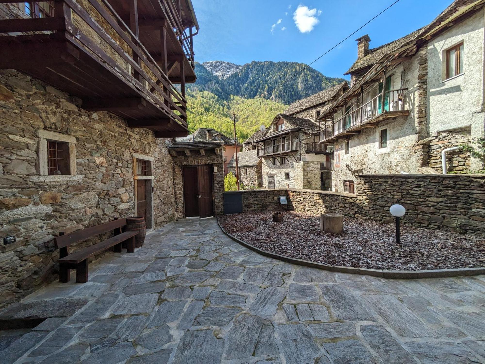 Dimora Storica Casa Vanni Villadossola Bagian luar foto